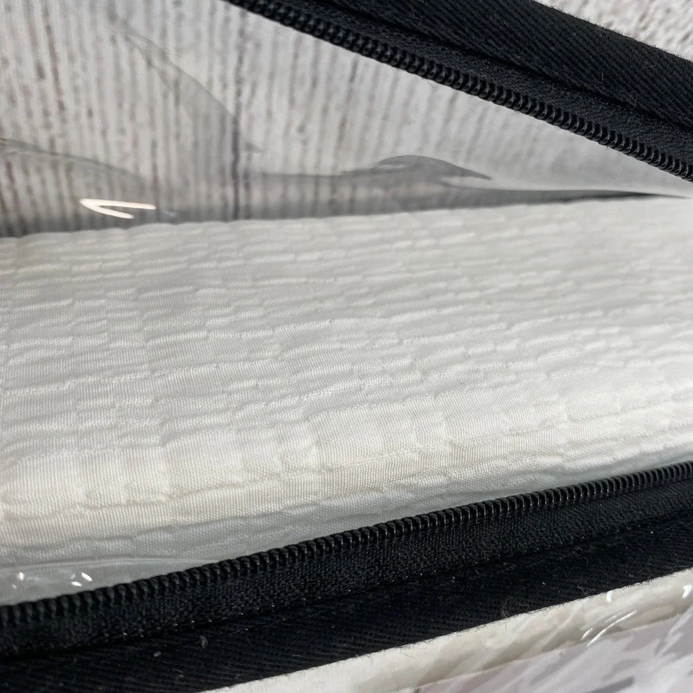 Vera Wang Duvet Set Queen White Crinkle Textured Modern Luxury Minamalist Chic